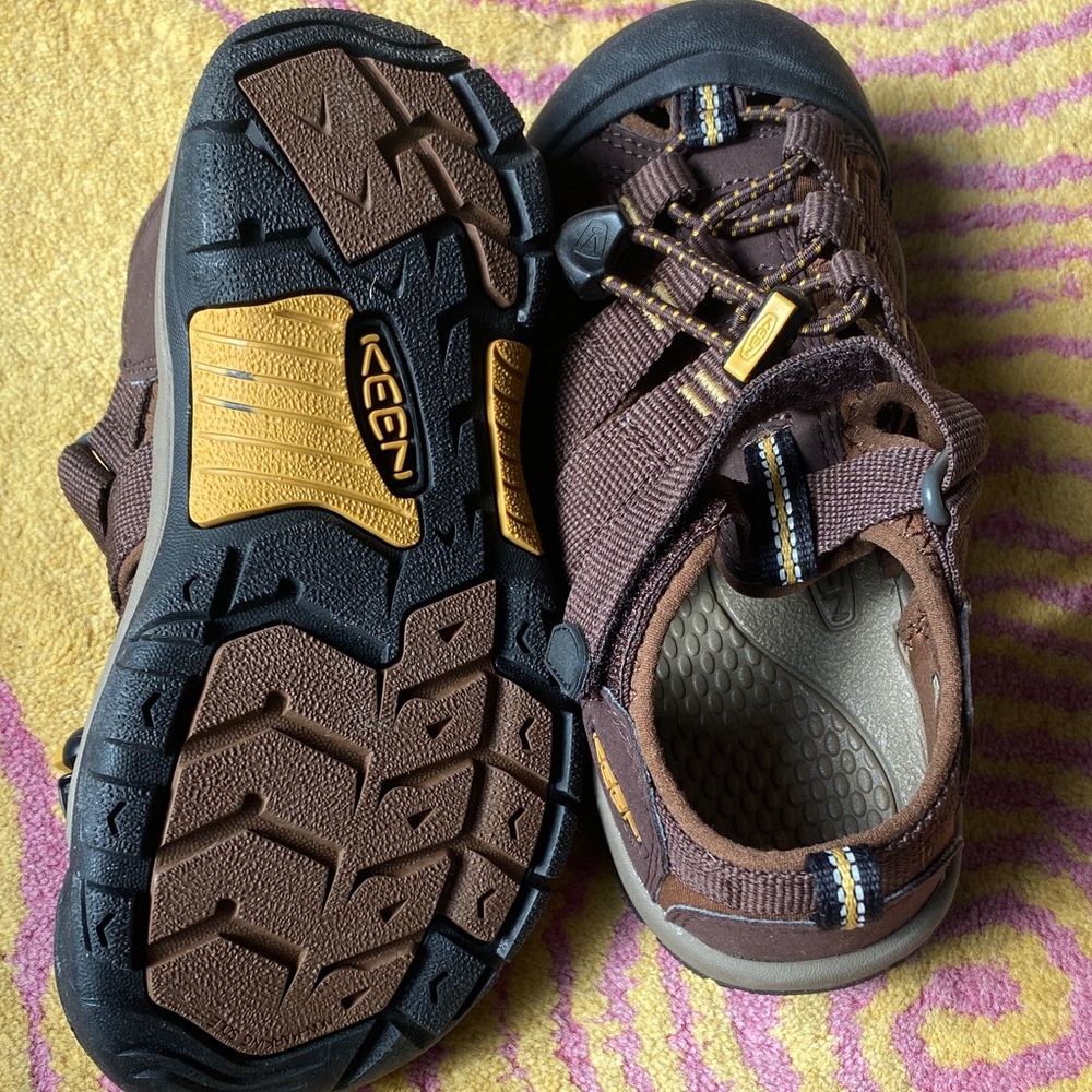 KEEN Kids Sandals in Brown and Black
